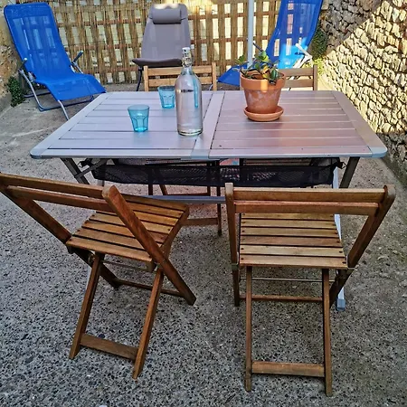 Prázdninový dům De La Marquise, Maison Perigourdine De Charme, En Pierre, A 2min A Pieds De La Cite Medievale De